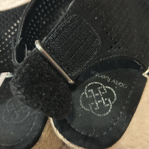 Daisy Fuentes 7.5M Rory - Picture 13 of 17